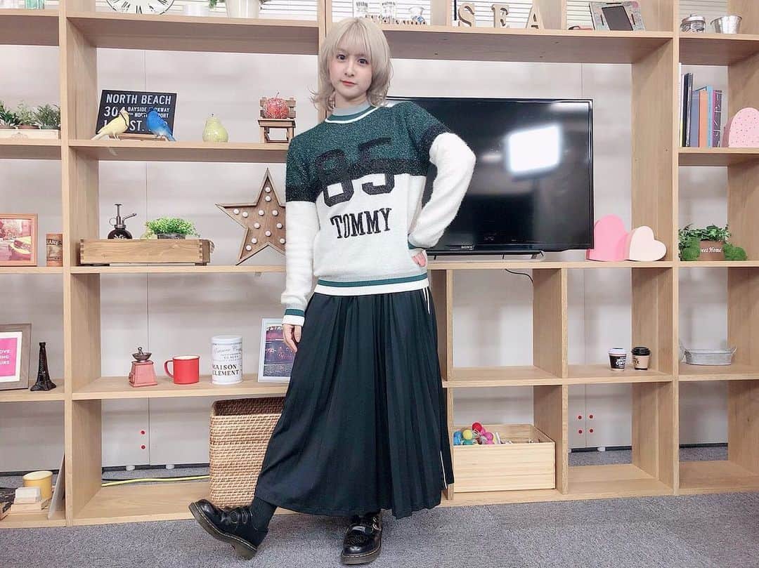 吉田有里のインスタグラム：「#ぱるぱるフレンドパーク２ での衣装▲▽﻿ ﻿ 発売して少し経ちまして﻿ 皆様手に入れて頂けたでしょうか…😌✨﻿ ﻿ 冬にぴったりなニット❄️﻿ クリスマスっぽいのでクリスマス当日も着てました🎄 ﻿  撮影現場でニット褒められて嬉しかったです﻿☺️ ﻿ Knit:TOMMY HILFIGER  #よしだふく #fashion #ootd #tommyhilfiger ﻿ #ぱるぱるフレンドパーク２」
