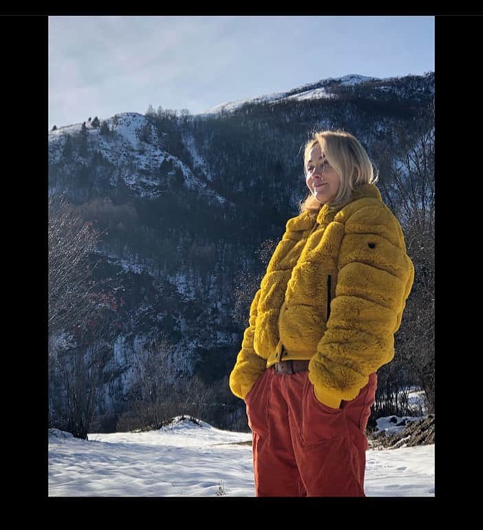 のインスタグラム：「☀️🎄🎿... @fusalp  @sylviearcelin 💛 ... have a great day ☀️」