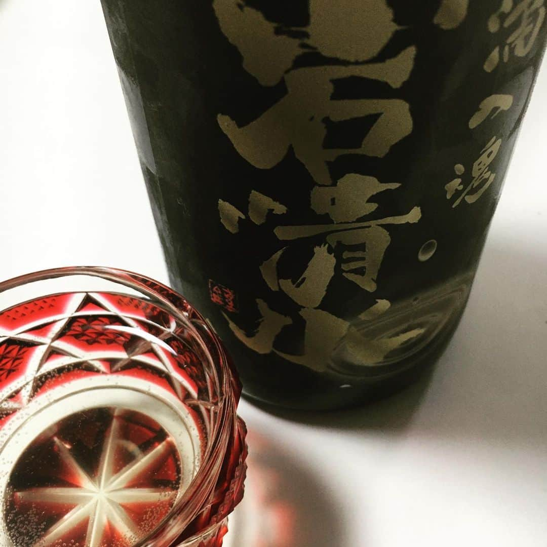 迫田孝也さんのインスタグラム写真 - (迫田孝也Instagram)「#焼酎派　ですけど この日本酒はほんのこて美味し‼️ #井賀屋酒造場 #岩清水 #長野県中野市 #ご夫婦で作ってる あっちゅう間に完飲！ もう今日は酔い潰れてよか〜 あ、『今日も』じゃった笑  #薩摩大使208 より」12月26日 19時35分 - takaya_sakoda