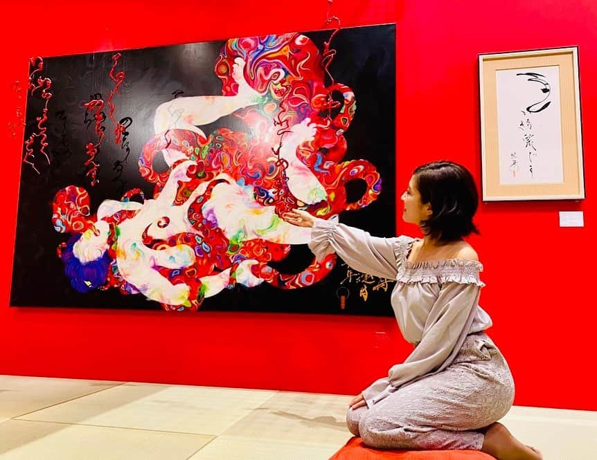 馬場彩月さんのインスタグラム写真 - (馬場彩月Instagram)「#Shunga art exihibition by #Shisyu san. It was a great and very unique experience I've ever had. Her art uses iron for the outlines 😲 本当に繊細で美しかったです。身体の色のdetailsも見てほしい🎨もっと芸術に寛大な国になりますように！ . Wishing you all a very happy new year 🎍 . #Chirstmas #workdone #ukiyoe 春画展 #紫舟さん #春画 #浮世絵 #代官山 #tsitegardengallery #art #lastday #japaneseart #samuraispirit #ukiyoe」12月26日 19時38分 - sazuki_vivian