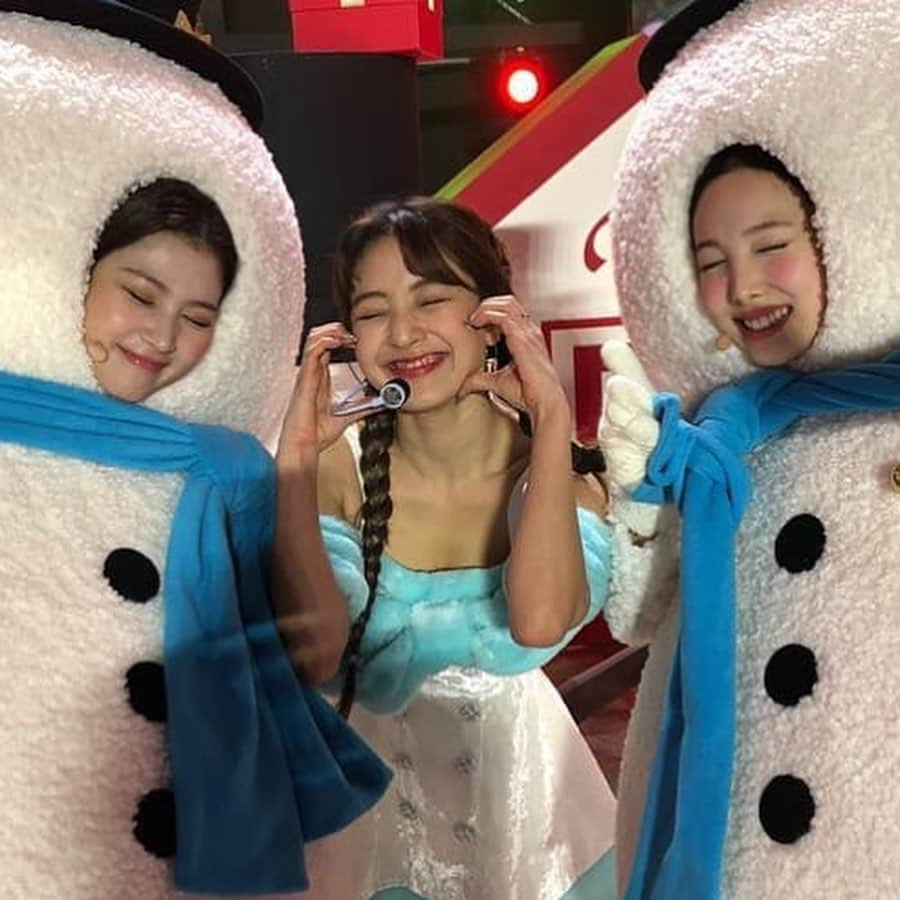 ジヒョさんのインスタグラム写真 - (ジヒョInstagram)「two new nasahyo pictures... they did it for me☺️👭 my top three」12月26日 19時52分 - jypjihyo