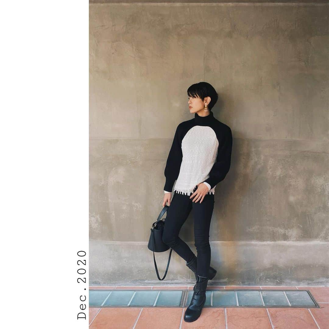 金城優華のインスタグラム：「昨日のSTORYSで着ていたZARAのアームウォーマー。 海外では物議を醸してるらしいですが… 金城 持ってました。笑  ヴィンテージレースブラウスに 合わせたらこんな感じの仕上がりに。  ガーリーで可愛いブラウスに アームウォーマー合わせたら ガーリーさが少し軽減されつつも レースはと背面ボタンは バッチリ見えるので 手持ち服の雰囲気を変える スパイス的アイテムとして使えば コーデの幅広がりそう。  Knit: @ZARA (KNIT ARM WARMERS WITH TURTLENECK)  Blouse:VINTAGE Denim: @uniqlo  Boots: AIZEX  Accessory: @cannu.yuuka_kinjo   #沖繩 #モデル #金城優華  #fashion #fashiongram  #zara  #uniqlo  #armwarmers   #workboots  #vintage  #yesuniqlo」