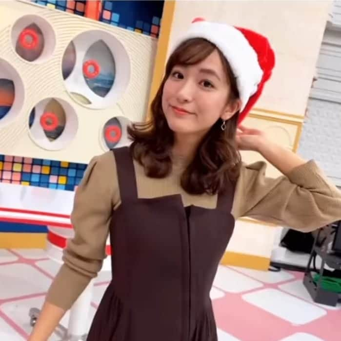 女子アナをこよなく愛する美人図鑑のインスタグラム：「真子サンタ🎅  #田村真子 #田村アナ #真子ちゃん #真子サンタ #tbs #女子アナ #アナウンサー #キャスター #リポーター #美人 #美女 #美しい #綺麗 #清楚 #かわいい #可愛い #可愛いすぎる #kawaii #cute #beautiful #love #癒し #大好き」