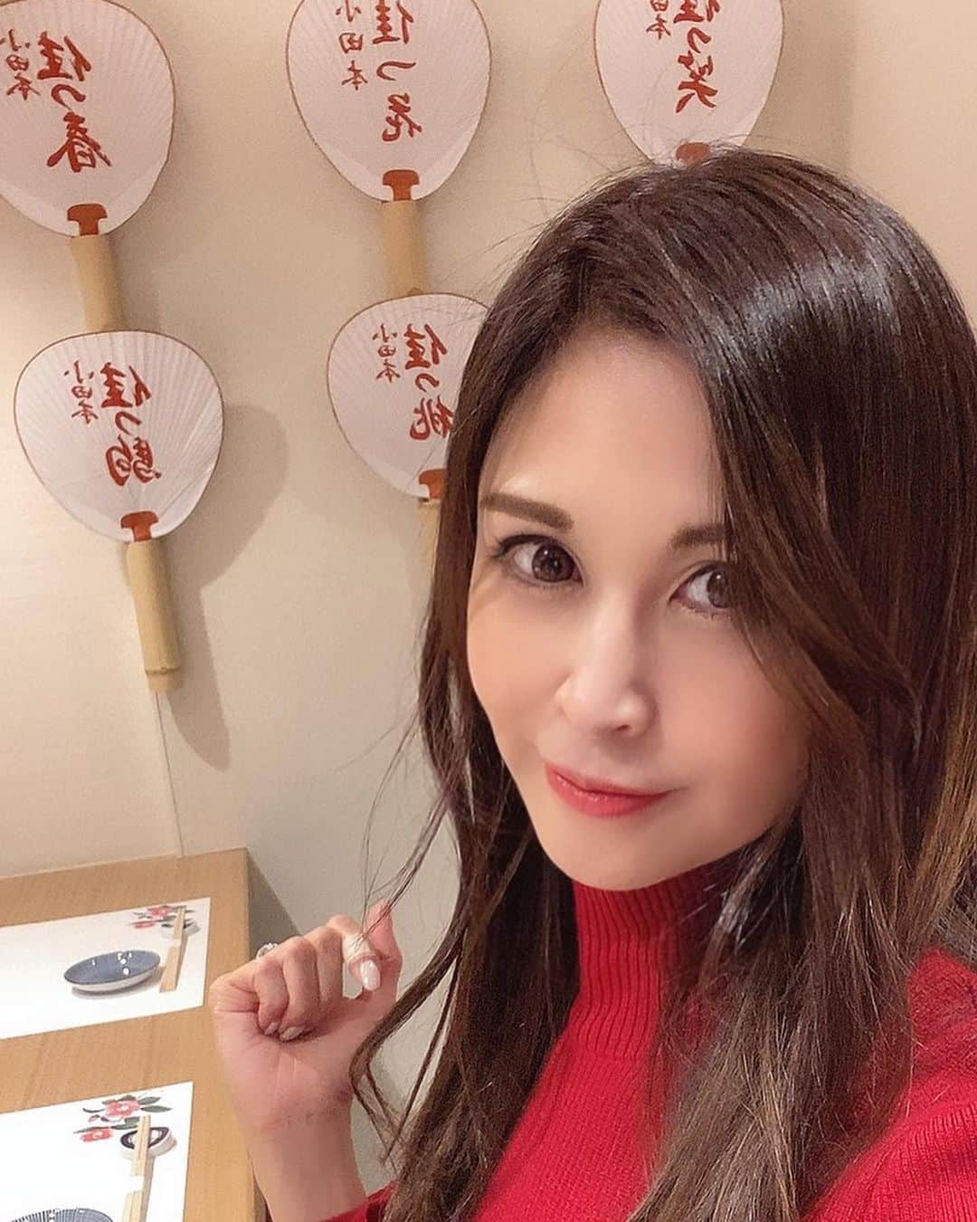 のインスタグラム：「昨日のクリスマスは夫婦でお鮨『沼本』に行きました✨ 🎄 @per_mio   お鮨も美味しいのですが、女将さんがワインソムリエで大将が日本酒ソムリエなのでお酒のセレクトが抜群でついつい飲み過ぎてしまいます💦 私は日本酒が大好きなのですが昨日頂いた『神開』の【1番ひしゃく】は麹の香りがして私好みの探し求めていた味のお酒でした✨ 300本しかない貴重なお酒と美味しいお鮨で大人のクリスマスでした🎅❤️ お鮨の写真は次の投稿でアップします⤴️」