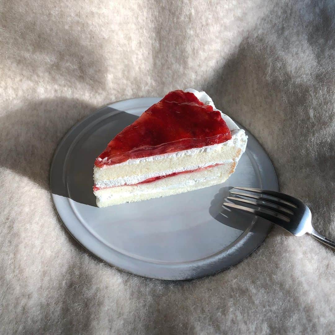 竹村夏音のインスタグラム：「strawberry white cake🍓❄️❄️」