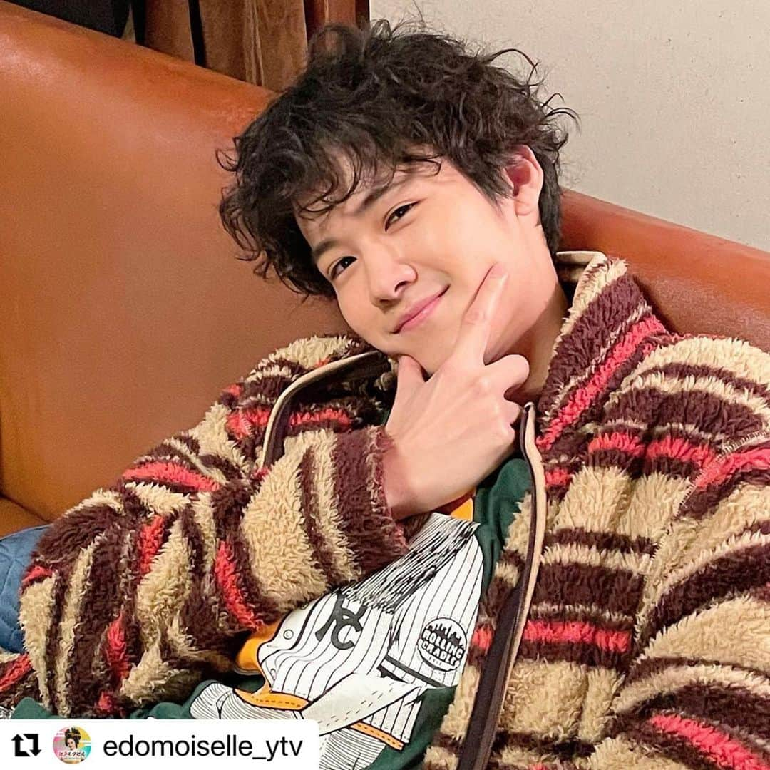 葉山奨之のインスタグラム：「大人モード勉強中〜 #Repost @edomoiselle_ytv with @make_repost ・・・ かわいいポーズを研究中❓ #葉山奨之 さん25歳🧢 大人の階段上り中…  Twitter➡️@edomoiselle_ytv にアザーカット掲載📸  #江戸モアゼル #2021年1月7日スタートでありんす #毎週木曜よる11時59分 ＃岡田結実 #前田公輝 #田中直樹」