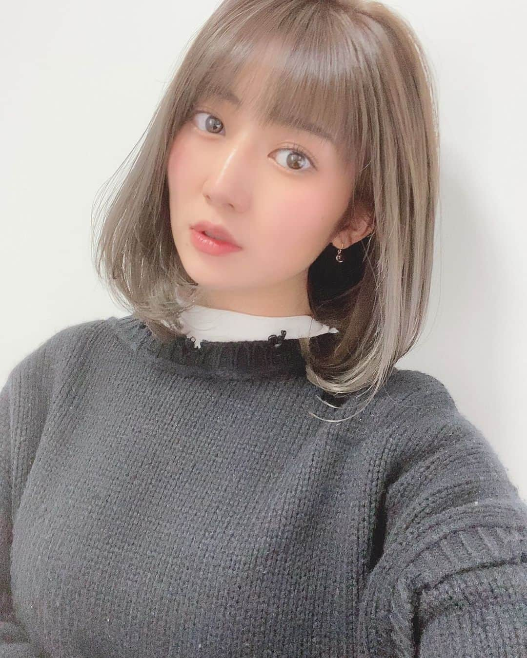 篠原栞那のインスタグラム：「‪‪❤︎‬ 色がぬけてきたので、2020年最後のヘアメンテ💇‍♀️  トリートメントもしてもらって乾燥でパサついてた毛先が生き返った☺️☺️」