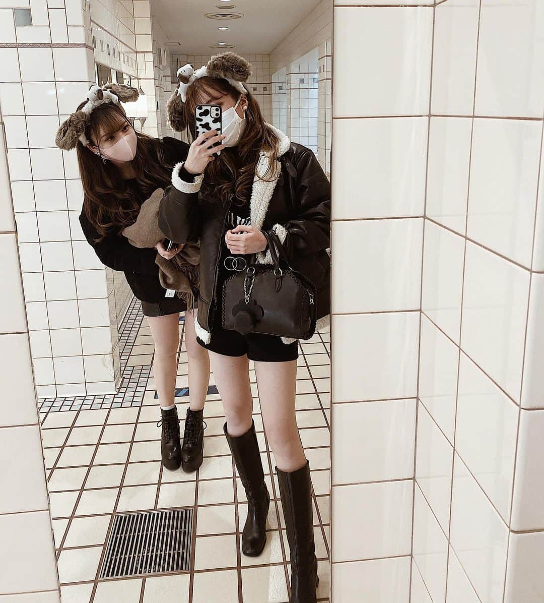 jk脚 WAKANAさんのインスタグラム写真 - (WAKANAInstagram)「この季節に足出してユニバ行ってるのJKくらいだったけどまだまだ負けんよな😂✌🏾  覗いてるゆきちゃんキャワちゃん🧡🧡🧡」12月26日 20時13分 - 0220_____25
