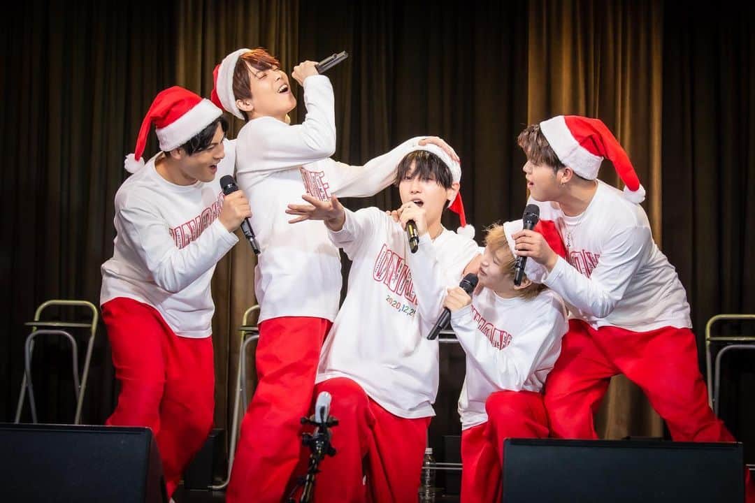 YUTAのインスタグラム：「2020.12.25 Re:UNITE Xmas Special  5人でのラストLIVE。 そして自分の最後のステージ。 最初から最後まで幸せいっぱいな気持ちで歌えました。 これまで出会ってくれた全ての人へ『ありがとう』 そして、まだまだ続く人生の中でいつかまた、何かしらの形でよろこびを分かち合える日を願って『これからもよろしくね』  We the Five Stars！！！！！  #UNIONE #ISSY #YUUKI #JIN #SAM #YUTA」