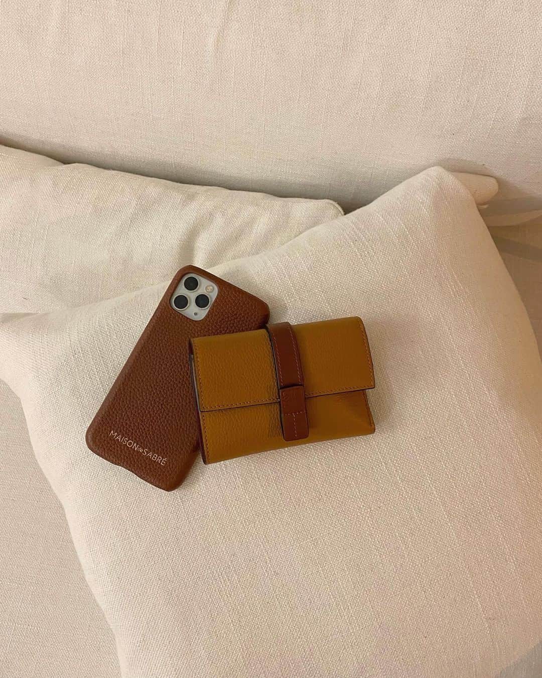 kannnaのインスタグラム：「好みはcamel🤎 最近はもう完全にSS気分になってきてて iPhoneケースも買えよかなあ〜 creamとかにしよかな〜」