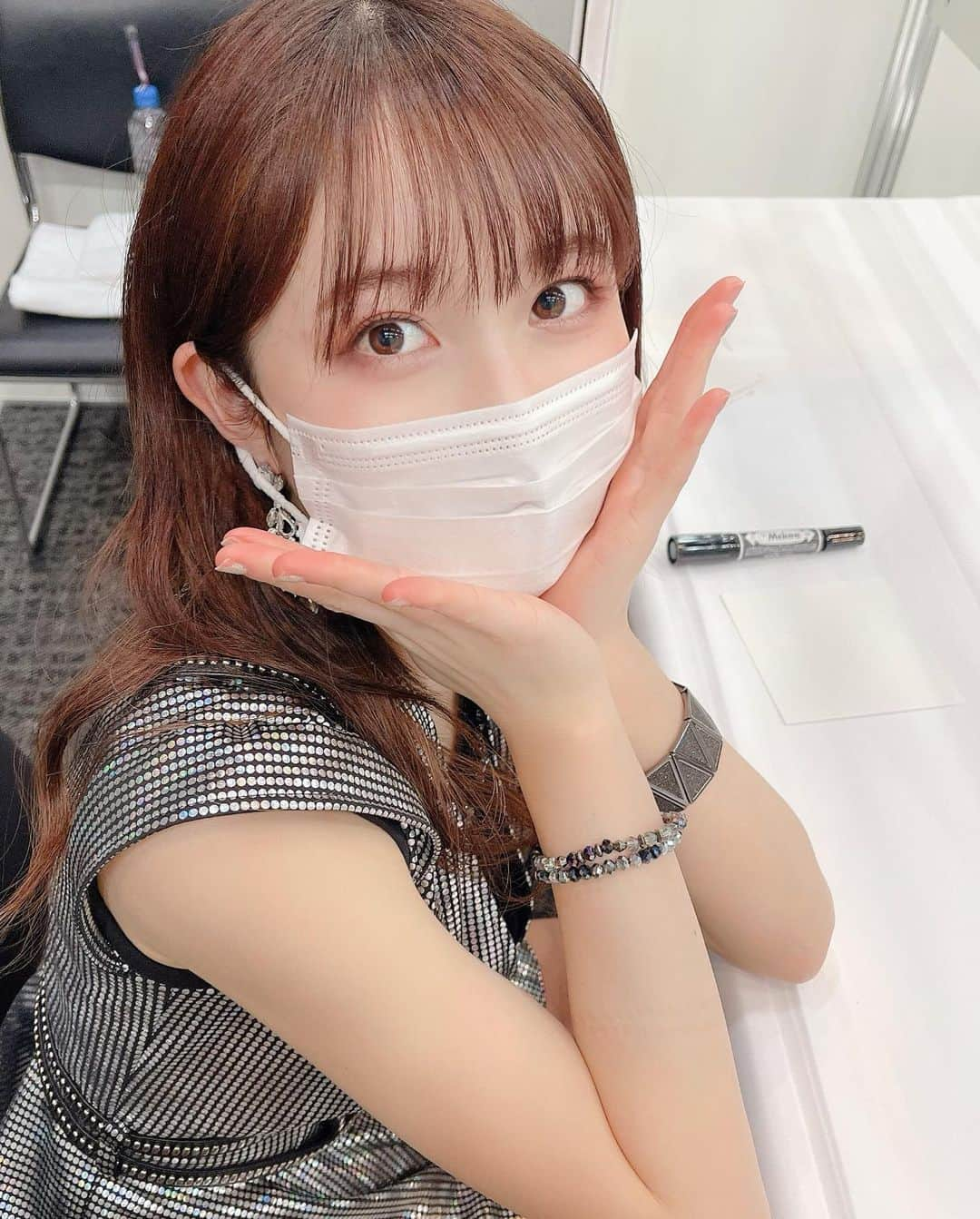 生田衣梨奈さんのインスタグラム写真 - (生田衣梨奈Instagram)「♥携帯変えて初めてのメンバー♥﻿ ﻿ CDの特典会でした！！！！﻿ ﻿ メンバーは半分にわたけています！！！！！﻿ ﻿ モーニング娘。を堪能していただければうれしいです！﻿ ﻿ ﻿ ﻿ #morningmusume20 #モーニング娘20﻿ #helloproject  #顔面国宝﻿ #えりぽんかわいい #アイドル﻿ 存在が #インスタ映え #かわいい﻿ #Love #beauty﻿ #followme #makeup﻿ #Instagram #生田衣梨奈のVSゴルフ﻿ #메이크업 #얼스타그램﻿ #ig_Japan #팔로미﻿ #フォロー歓迎 #ootd﻿ #🦐 #純情エビデンス﻿ #ELEYVSGOLF  #モーニング娘﻿ #いいね #写真﻿ #IDOL #골프﻿ #SELFIE #셀카」12月26日 20時17分 - erina_ikuta.official