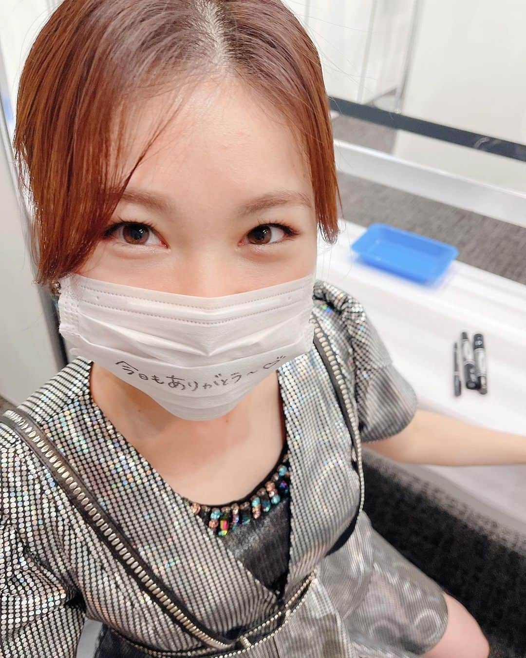 生田衣梨奈さんのインスタグラム写真 - (生田衣梨奈Instagram)「♥携帯変えて初めてのメンバー♥﻿ ﻿ CDの特典会でした！！！！﻿ ﻿ メンバーは半分にわたけています！！！！！﻿ ﻿ モーニング娘。を堪能していただければうれしいです！﻿ ﻿ ﻿ ﻿ #morningmusume20 #モーニング娘20﻿ #helloproject  #顔面国宝﻿ #えりぽんかわいい #アイドル﻿ 存在が #インスタ映え #かわいい﻿ #Love #beauty﻿ #followme #makeup﻿ #Instagram #生田衣梨奈のVSゴルフ﻿ #메이크업 #얼스타그램﻿ #ig_Japan #팔로미﻿ #フォロー歓迎 #ootd﻿ #🦐 #純情エビデンス﻿ #ELEYVSGOLF  #モーニング娘﻿ #いいね #写真﻿ #IDOL #골프﻿ #SELFIE #셀카」12月26日 20時17分 - erina_ikuta.official