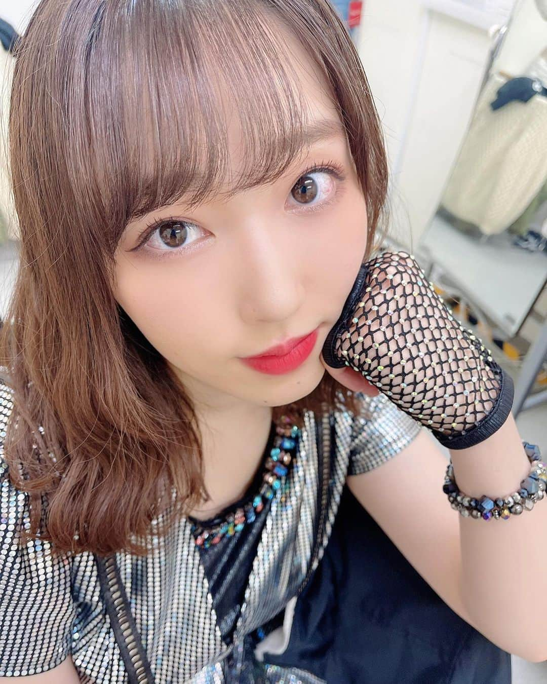 生田衣梨奈さんのインスタグラム写真 - (生田衣梨奈Instagram)「♥携帯変えて初めてのメンバー♥﻿ ﻿ CDの特典会でした！！！！﻿ ﻿ メンバーは半分にわたけています！！！！！﻿ ﻿ モーニング娘。を堪能していただければうれしいです！﻿ ﻿ ﻿ ﻿ #morningmusume20 #モーニング娘20﻿ #helloproject  #顔面国宝﻿ #えりぽんかわいい #アイドル﻿ 存在が #インスタ映え #かわいい﻿ #Love #beauty﻿ #followme #makeup﻿ #Instagram #生田衣梨奈のVSゴルフ﻿ #메이크업 #얼스타그램﻿ #ig_Japan #팔로미﻿ #フォロー歓迎 #ootd﻿ #🦐 #純情エビデンス﻿ #ELEYVSGOLF  #モーニング娘﻿ #いいね #写真﻿ #IDOL #골프﻿ #SELFIE #셀카」12月26日 20時17分 - erina_ikuta.official