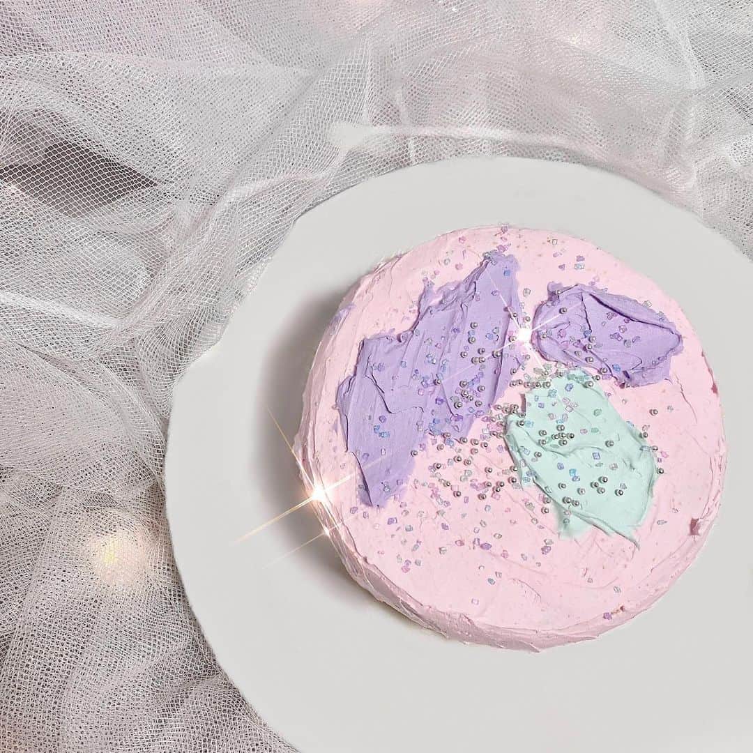 北川花音のインスタグラム：「12月生まれの皆さん！﻿ お誕生日おめでとうございます♡﻿ ﻿ 写真は妹と作ったケーキ🎂﻿ 中に大好きないちご、たくさん入れました…🤤﻿ ﻿ #ケーキ  #センイルケーキ  #北川花音  #かののんおやつ  #ニコラ  #nicola」