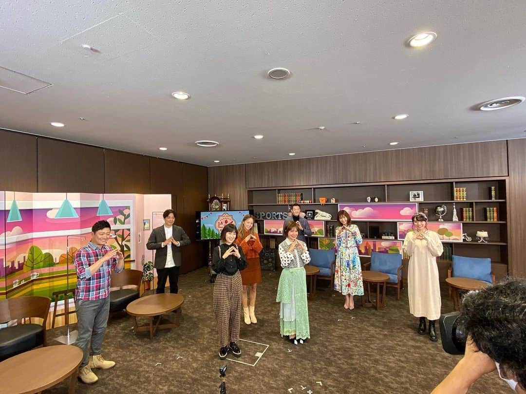 杉枝真結のインスタグラム：「☺︎ 今夜は… 年内ラストのオンエア！ ytv「すもももももも！ピーチCAFE」 視聴者の皆さんに 豪華プレゼントが当たる 年末大放出企画開催🍑✨ Amiさんと超過酷な対決も。。。👭(笑) 皆さん、年末夜更かしして下さい🥰🙏(笑笑)」