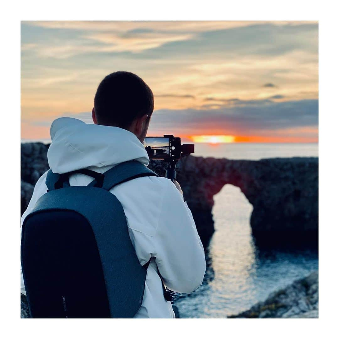 XD Designのインスタグラム：「What a stunning shot! Sergio @captuser_fotografiayvideo in action at Pont d’en Gil 📸  ⠀⠀⠀⠀⠀⠀⠀⠀⠀ ⠀⠀⠀⠀⠀⠀⠀⠀⠀ ⠀⠀⠀⠀⠀⠀⠀⠀⠀ ⠀⠀⠀⠀⠀⠀⠀⠀⠀ ⠀⠀⠀⠀⠀⠀⠀⠀⠀ ⠀⠀⠀⠀⠀⠀⠀⠀⠀ ⠀⠀⠀⠀⠀⠀⠀⠀⠀ ⠀⠀⠀⠀⠀⠀⠀⠀⠀ ⠀⠀⠀⠀⠀⠀⠀⠀⠀ ⠀⠀⠀⠀⠀⠀⠀⠀⠀    #MadeforModernNomads ✨ • • • #xddesign #xddesignbackstory #xddesignbobby #bobbybackpack #bobbyhero #bobbyherosmall #usbbag #antitheftbag #antitheftbackpack #travellifestyle #photooftheday #modernnomad #gotyourback #keepexploring #journey #stayconnected #travelbuddy #travelgear #digitalnomad #global_people #travelsafe #digitalnomadlife #everydaytravel #thetraveltag #smartbag #smarttravel #pontdengil #menorca #illesbalears」