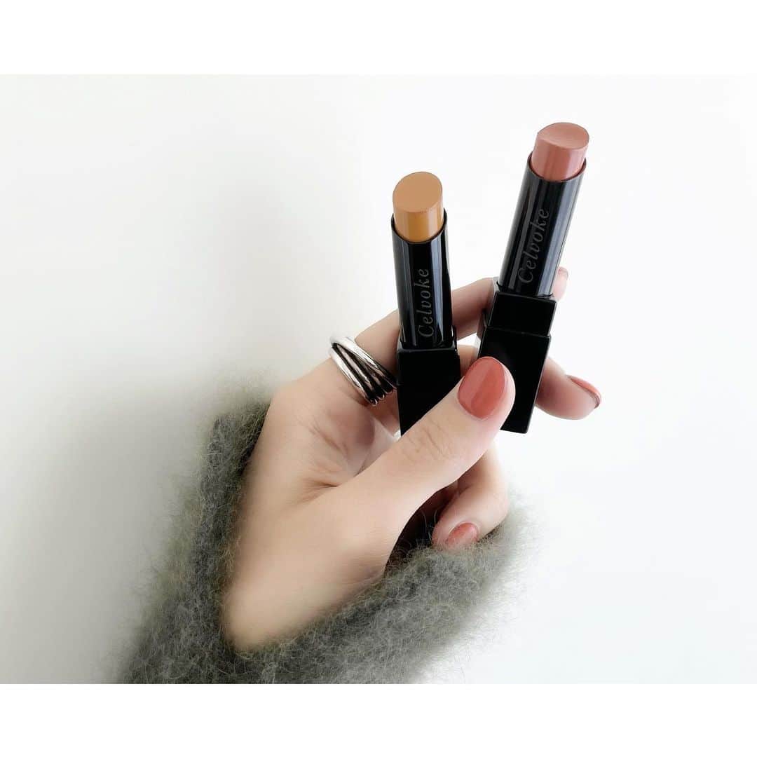 kumiのインスタグラム：「昨日のリップ。　@celvoke.jp  マスタードにテラコッタを重ねるのが 個人的にすごくつぼ💋🦭  #celvoke#ronherman#philippeaudibert」