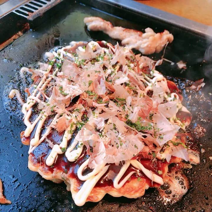 祥子のインスタグラム：「関西出身者が作るお好み😋 ただただ美味しかった💕  #美味しいものは人を幸せにする #楽しい時間 #大好きな人たち #囲まれる幸せ #お腹いっぱい #お好み焼き #こなもの #okonomiyaki #yummy #happy」