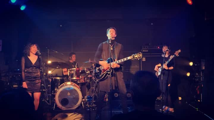 ジョサイア・ハーリーのインスタグラム：「Missed jamming with my dad and the fam at home in AR this year, but happy I got to play with @mikemarrington @m_a_n_a_ming @fijamusic #circusshibuya #livemusic #shibuya #newmusic #josiahhawley #bandsofinstagram」