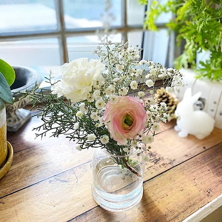 Bloomee Lifeさんのインスタグラム写真 Bloomee Lifeinstagram 冬の森ブーケ 今回のお花 カーネーション ラナンキュラス コチア カスミソウ コニファー フラワーマーケット 花由さんのアレンジ