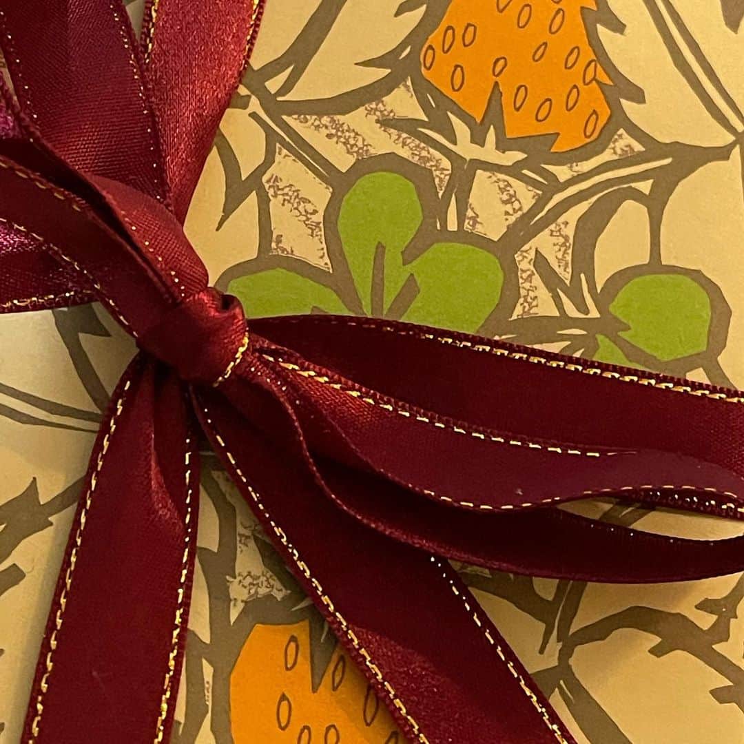 sioneのインスタグラム：「1日遅れだけどクリスマスケーキ」