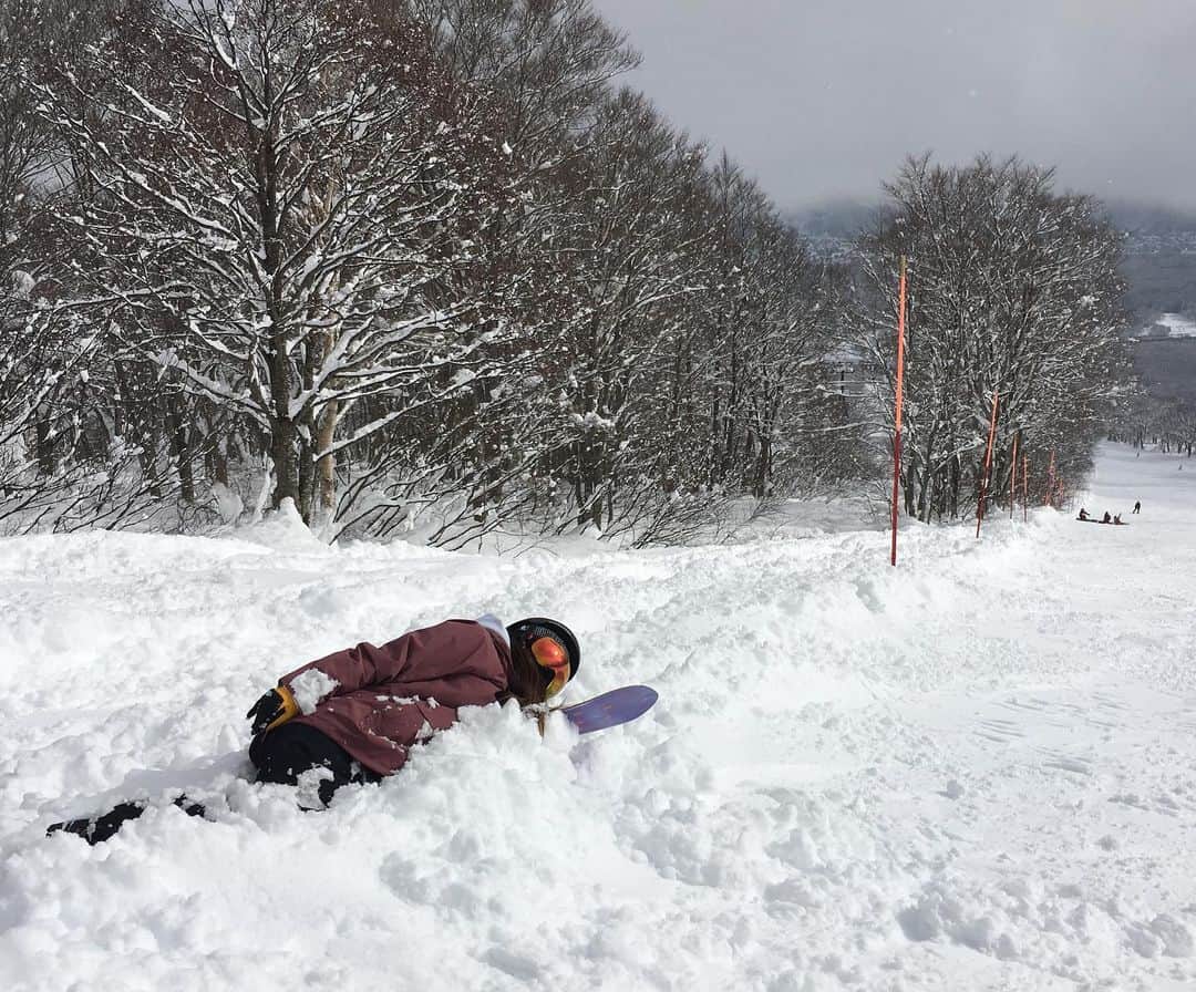上村知世さんのインスタグラム写真 - (上村知世Instagram)「AKAKAN☆前日からの積雪もあり膝パウでしたよー！ @kamaaaaasya と2人、暴走列車（彼）に振り回されましたwww @capita_japan @deeluxeboots_japan @unionbinding_japan @coalheadwear_japan  #snowboard #snow #winter #lifeiswinterwonderland #liww #冬LIFE」12月26日 21時00分 - tomose0207