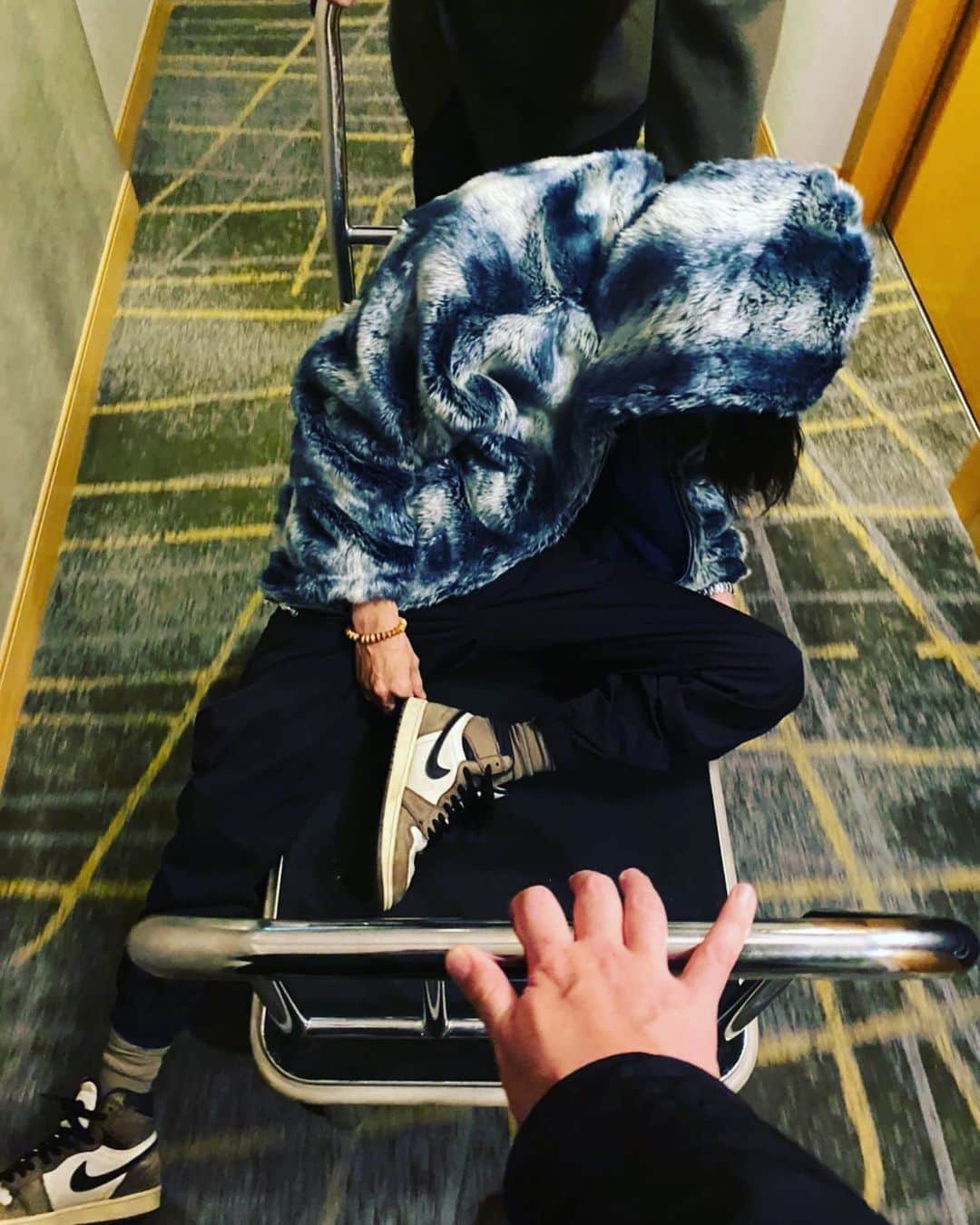 窪塚洋介のインスタグラム：「昨夜のAbema"さびしんぼナイト"やりきった姿… #仕事納め」