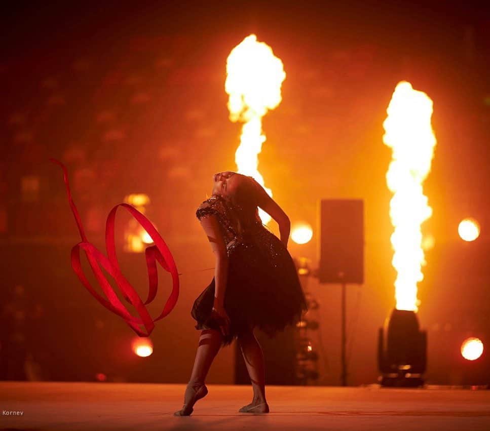 マルガリータ・マムンのインスタグラム：「Будто фото к песне Alicia Keys - This girl is on Fire! Ph: @summoning」