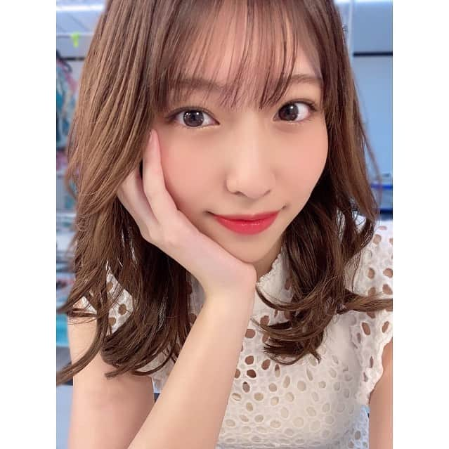 山下エミリーさんのインスタグラム写真 - (山下エミリーInstagram)「. Chou会終わった✌︎ 約1年ぶり？の公演で ちょっと緊張した〜 . これからいっぱいChou(シュー)ファンが 増えるといいなぁ🙊 . .」12月26日 21時21分 - emiri_hkt48