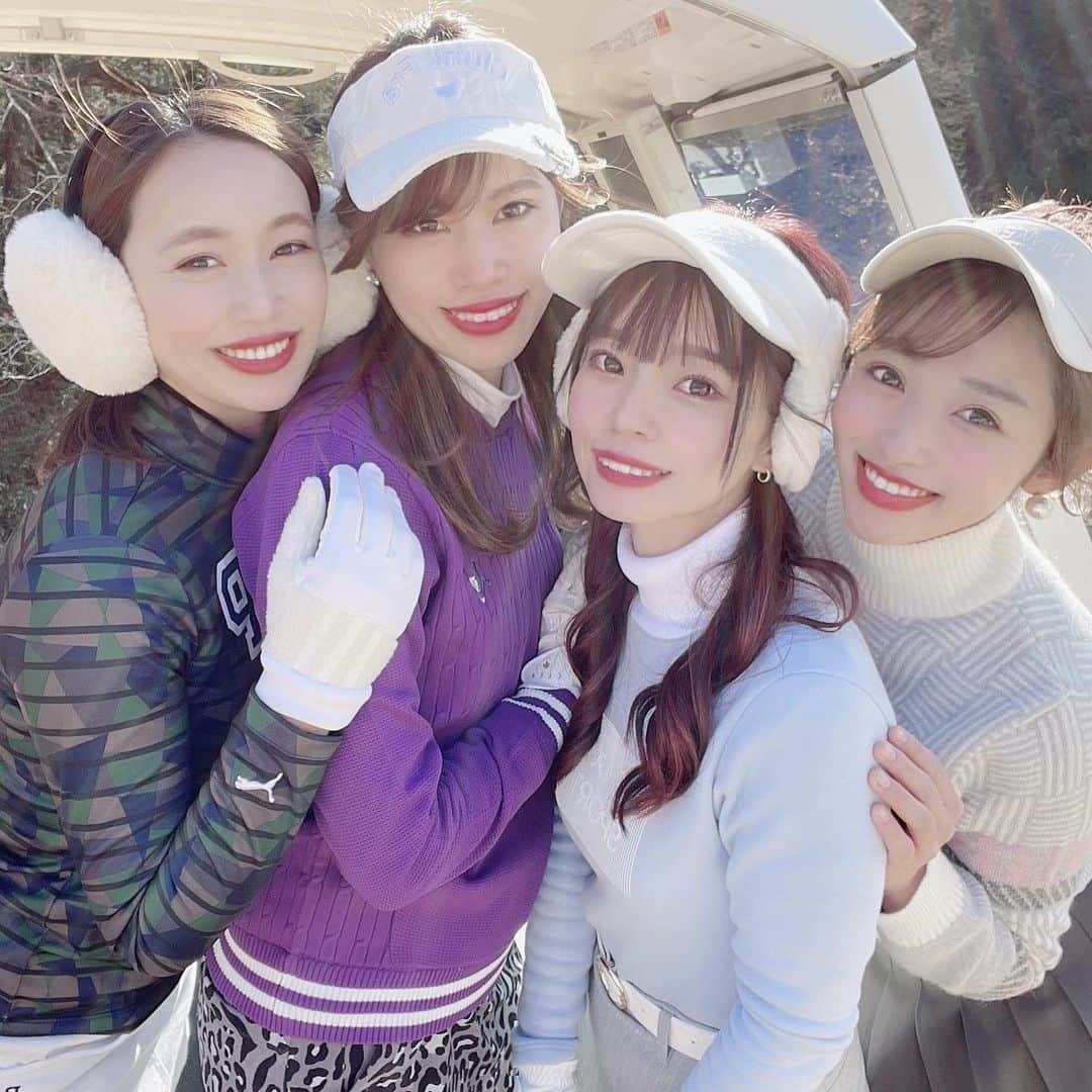 のインスタグラム：「⛳️  美女に囲まれて 緊張してしまったのはここだけの話、、🤣🤣  でもみんなのお陰で、ここ最近で 1番調子がよかった気がする💓  パー3つも取れて私にしては上出来なんです🥺✨✨  （初めてpar5で3オンしました🥺）  #サンメンバーズカントリークラブ　は コースも綺麗だし、何よりスタッフさんもみーんな優しくて🥰  メンバーと、お天気にも恵まれて 最高なラウンドだったなぁ💓  可愛い女の子とのゴルフって ほんと楽しいーー🥺🥺←←  #女子ゴルフ#ゴルフ女子#女子ラウンド #ゴルフラウンド#ゴルフ日和 #ゴルフコーデ#冬ゴルフ#ゴルフウェア #ゴルフ好き#ゴルフうまくなりたい #ゴルフばか#ゴルフ女子と繋がりたい」