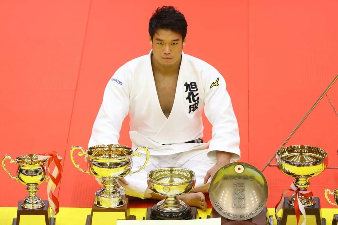 日本オリンピック委員会さんのインスタグラム写真 - (日本オリンピック委員会Instagram)「体重無差別で日本一を決める柔道の全日本選手権が26日に行われ、リオデジャネイロオリンピック男子100kg級銅メダリストの羽賀龍之介選手が全試合一本勝ちで初優勝。決勝では延長戦で太田彪雅選手に勝利しました。（写真：アフロスポーツ） . 🥋2020 All Japan Judo Championships🥋 . 🥇羽賀龍之介/Ryunosuke Haga 🥈太田彪雅/Hyuga Ota . #柔道 #Judo #羽賀龍之介 #太田彪雅 #RyunosukeHaga #HyugaOta #がんばれニッポン #TEAMNIPPON #JapaneseOlympicCommittee #tokyo2020 . 📷AFLOSPORT」12月26日 21時37分 - teamjapanjoc