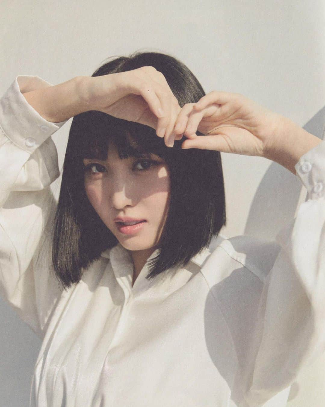 モモさんのインスタグラム写真 - (モモInstagram)「♡ [Scan] 201226 - 2021 Season’s Greetings Scans   -  #MOMO #트와이스 #모모 #平井もも #もも #TWICE © pink lemonade」12月26日 21時32分 - momojype