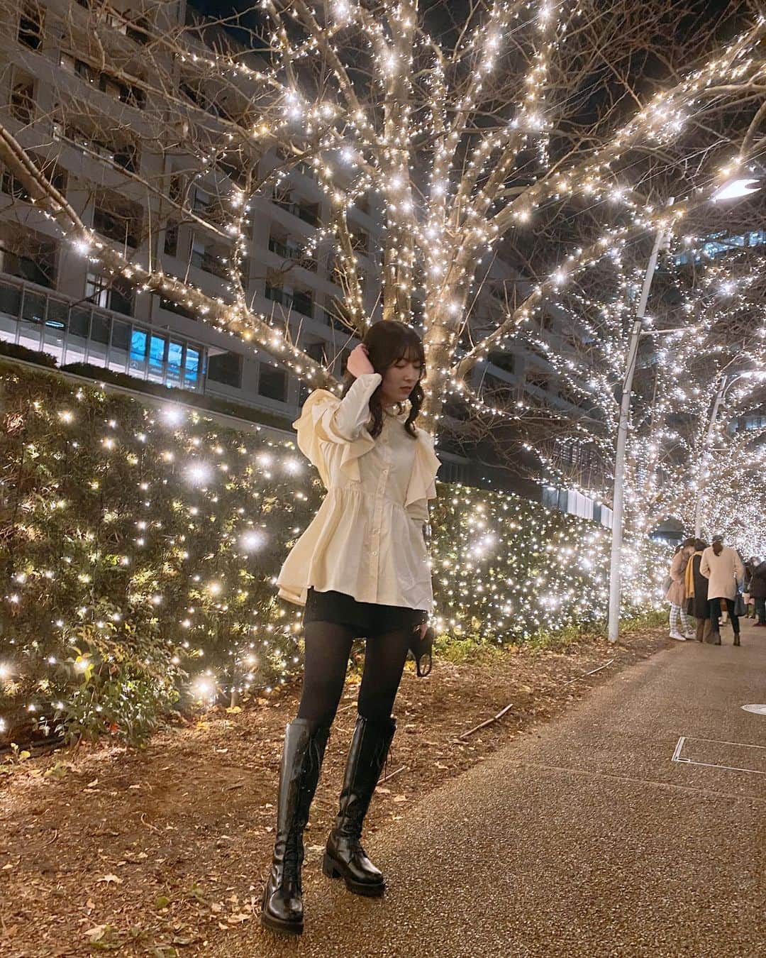 日下部美愛のインスタグラム：「イルミネーション納めしてきた 明日は朗読劇本番！頑張っちゃうぞ〜〜〜  #六本木 #ミッドタウン六本木  #photo #japan #model #me #hair #fashion #fashionblogger #makeup  #followme #instagood #camera #instadaily #dailylook #한국 #맞팔 #사진 #데일리 #데일리룩」