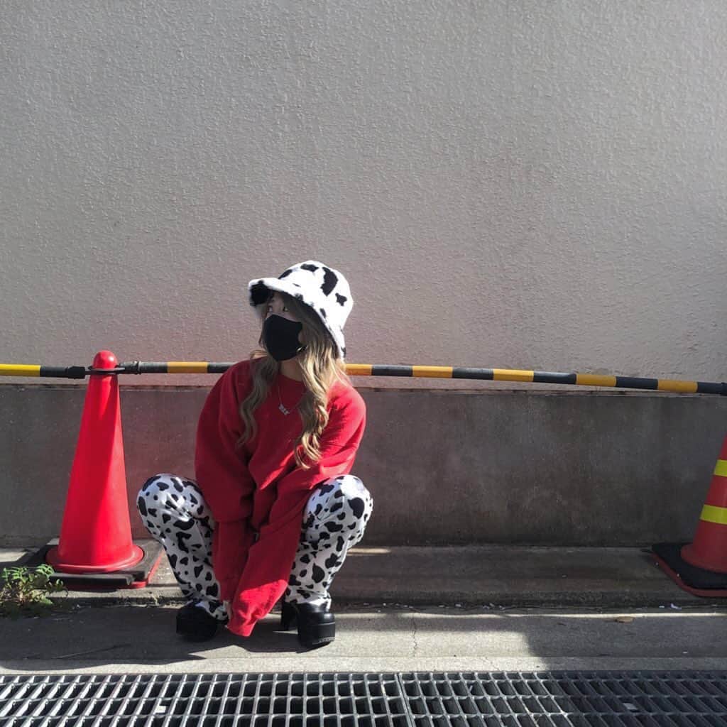 EON（梶野恵園）さんのインスタグラム写真 - (EON（梶野恵園）Instagram)「﻿ ﻿ 本日神戸でSPINNSファッションショーに﻿ 出させてもらったんですけど﻿ ﻿ ﻿ セルフトータルコーディネートで﻿ 私色強めにしました！そして来年の牛アピ！﻿ ﻿ ﻿ でも重要視したいのはネックレス﻿ ﻿ ﻿ よく見て(3枚目参照﻿ ﻿ ﻿ ﻿  #SPINNS #spinnsコーデ  #superspinns #牛コーデ」12月26日 21時45分 - ssfweon
