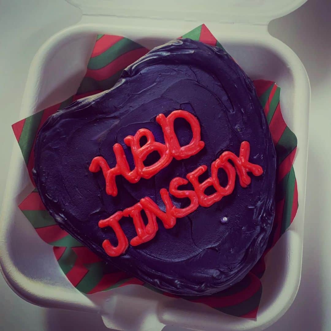 チェジン のインスタグラム：「축하해 주신 모든 분들 고마워요 :)  誕生日を祝ってくださって ありがとうございます. #HBD」