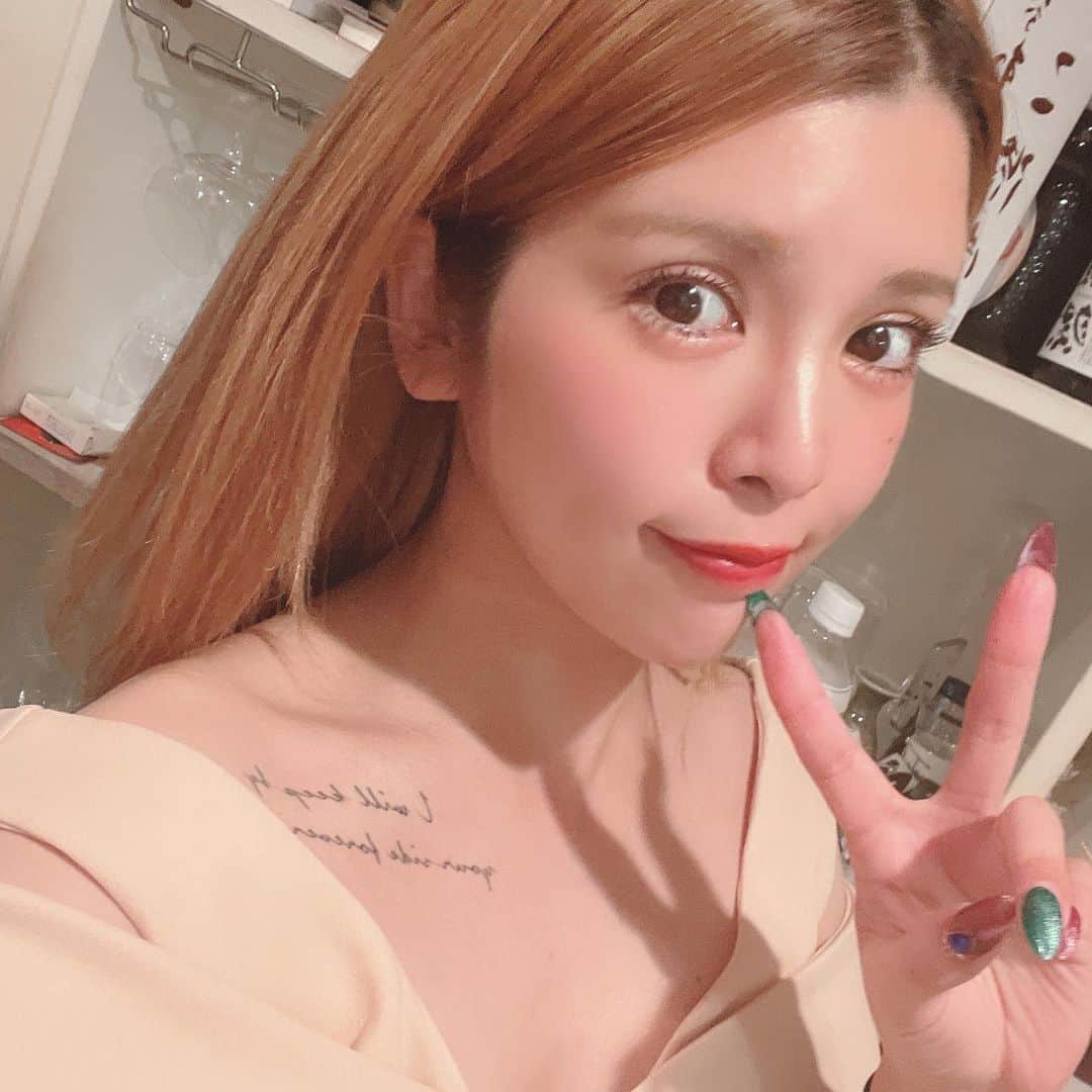 坂口杏里のインスタグラム：「坂口、NEWドレスで出勤👗🥰 club  SLOW、オープンしました❤️✨ お客様が笑顔で帰れるサービス、飲み、しましょーこ💁‍♀️💕  club  SLOW 新宿区歌舞伎町1-9-6 三経32ビル3F 0332008522  お待ちしてます🥰✨ 坂口はlastまでいます！😇」