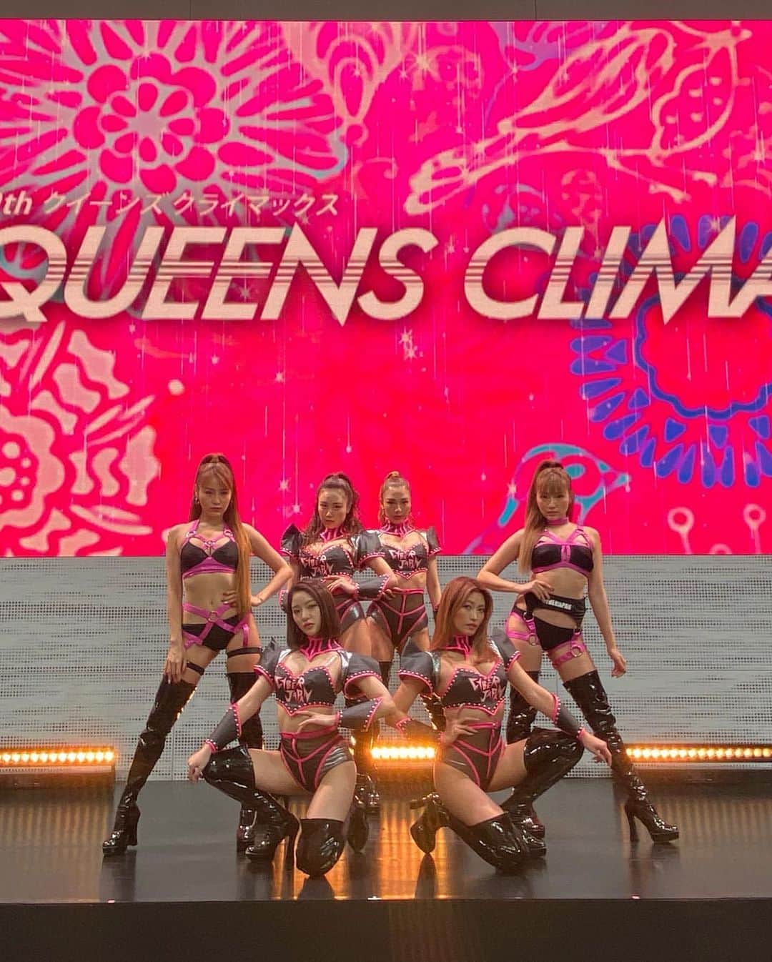 CYBERJAPAN Staffのインスタグラム：「#repost @cjd_haruka  ボートレース浜名湖で開催の 『 GI第9回クイーンズクライマックス 』👸🏻🏆 バーチャルオープニングセレモニー！！ そして、ボートレーススペシャルYouTube LIVE📡✨ 『 -美女と野獣- CLIMAXシリーズ 』 ありがとうございました🙇🏻‍♀️🔥🔥 . ボートレースのSHOW CASEに2度目の出演でしたが こんなにガッツリカッコいい振り付けや構成で踊るのは ほとんど初めてで、、、Mikaさんがつくる SHOWCASEで踊れて心から嬉しかったです‼️ . たくさんの方に届いていたら私も嬉しく思います☺️🌷 . 2時間半に渡る舟券予想YouTube LIVEでは初白星★ 的中できた事もあり本当に楽しかったです😭🎯 コメントでの応援もありがとうございました♡♡ ハマっちゃう。。。笑 . ☑️ボートレース公式 BOATRACE official YouTubeに アーカイブも残っているので まだの方は是非Checkしてみて下さい💗 . それでは最終日まで楽しみましょう🚤⭐️!! . #cyberjapan #cjd #bazooka  #サイバージャパン #サイバージャパンダンサーズ #boatrace #ボートレース #sg第35回グランプリ」