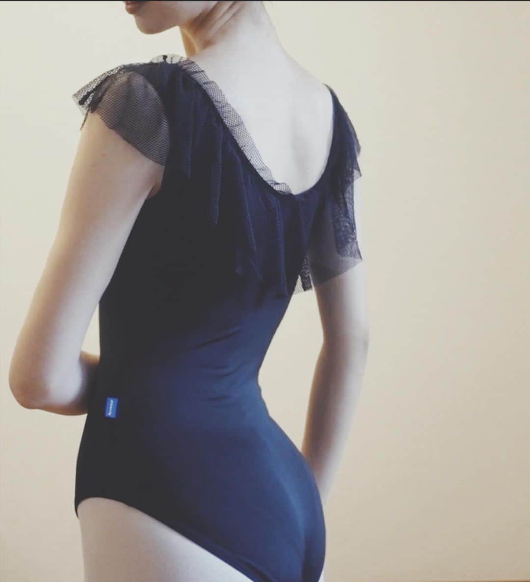 光永百花のインスタグラム：「・  念願のtoi dancewear さんのレオタード❤︎  レースだけど黒だから甘くなりすぎず、 背中のカットも女性らしい❤︎  有難う御座います🥰🥰嬉しい！  #バレエ#バレエレオタード#toidancewear#レオタード#leotard#ballet」