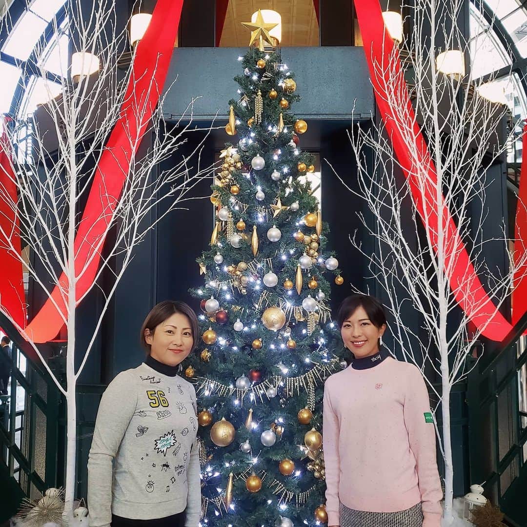 小澤美奈瀬さんのインスタグラム写真 - (小澤美奈瀬Instagram)「麻衣子さん @maiko.mt がクリスマスプレゼントにイヤリングをお家に送ってくださいました😭🎁💕 イケメンすぎる…いつも尽くしてもらってばかりです🥺💕 お気に入りのイヤリングが壊れてしまいシュンとしていたら、同じものを見つけて下さいました😭💕 今年は麻衣子さんとたくさん一緒に過ごせて、撮影やラウンド、練習、ご飯と本当に充実していました😍麻衣子さん、いつも本当にありがとうございます😭来年もよろしくお願い致します😍💕 また面白い写真いっぱい撮りたいです🤣🌸  #ゴルフ #麻衣子さんで始まり麻衣子さんで終わる  #麻衣子さん #感謝 #クリスマスプレゼント #嬉しい #感激 #うるうる」12月26日 21時52分 - i_am_minase