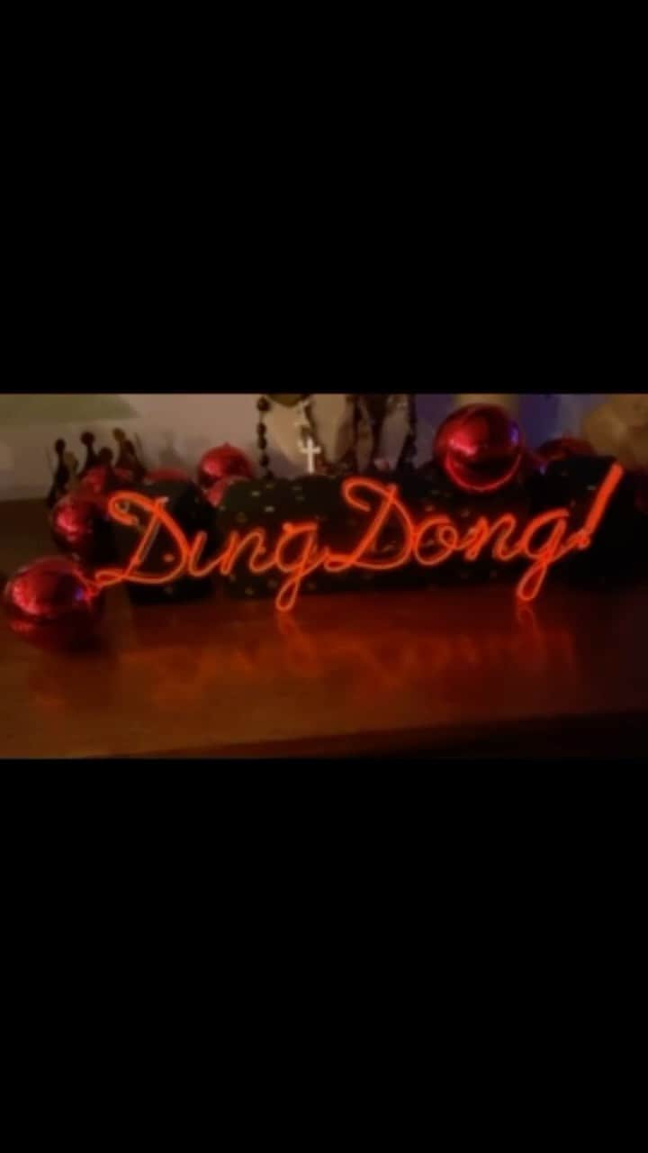 ValGarlandのインスタグラム：「#DingDong Merrily on High ❗️❗️❗️   #HappyHollybobz」