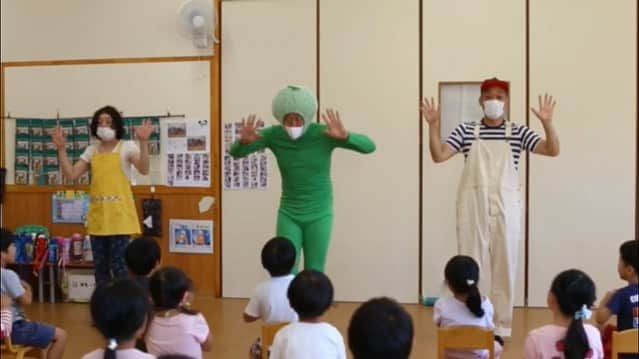 高道さんのインスタグラム写真 - (高道Instagram)「【✨👼新ユニット誕生👼✨】﻿ ﻿ 子ども向けに作ってたおうたのユニット﻿ ﻿ 『みまみん』﻿ み:みなみかわお兄さん﻿ ま:まきおお兄さん﻿ みん:みんなのたかみちお兄さん﻿ ﻿ 編曲： 野田"s.i.s"浩平﻿ ダンス振り付け：青井美文﻿ 撮影・編集：河相沙羅﻿ イラスト：中村涼子﻿ CG：青木美生﻿ ﻿ 1st『🍈メロメロメロン🍈』﻿ ﻿ #みまみん #YouTube で検索してね😊✨﻿ ﻿ #みなみかわお兄さん #まきおお兄さん #みんなのたかみちお兄さん #Eテレ #NHK  #みんなのうた﻿ ﻿ ﻿ #お笑い #芸人 #みんなのたかみち #切ない瞬間 #帰ったん？ #わらたま #プリンセス金魚 #子ども向け #おうた #メロメロメロン #チンヨウコウ #少女漫画 #パラスポーツ #豊洲市場 #高校野球 #バースデーマン #神社 #狛犬 #メガボッツ #オーバーオール #パーマ﻿ ﻿ ﻿」12月26日 22時09分 - minnanotakamichi