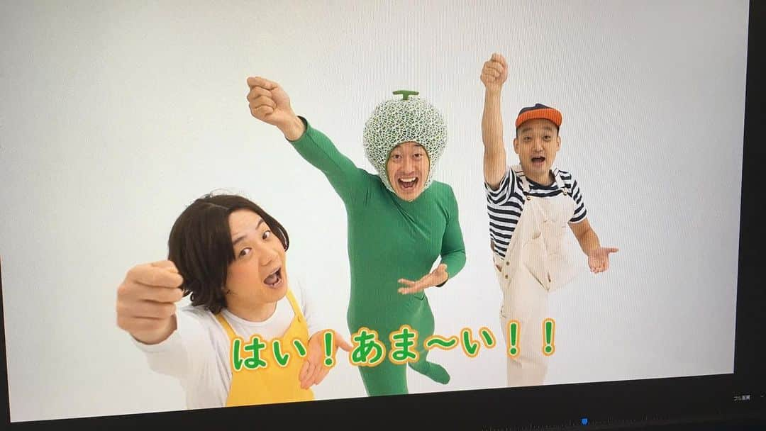 高道さんのインスタグラム写真 - (高道Instagram)「【✨👼新ユニット誕生👼✨】﻿ ﻿ 子ども向けに作ってたおうたのユニット﻿ ﻿ 『みまみん』﻿ み:みなみかわお兄さん﻿ ま:まきおお兄さん﻿ みん:みんなのたかみちお兄さん﻿ ﻿ 編曲： 野田"s.i.s"浩平﻿ ダンス振り付け：青井美文﻿ 撮影・編集：河相沙羅﻿ イラスト：中村涼子﻿ CG：青木美生﻿ ﻿ 1st『🍈メロメロメロン🍈』﻿ ﻿ #みまみん #YouTube で検索してね😊✨﻿ ﻿ #みなみかわお兄さん #まきおお兄さん #みんなのたかみちお兄さん #Eテレ #NHK  #みんなのうた﻿ ﻿ ﻿ #お笑い #芸人 #みんなのたかみち #切ない瞬間 #帰ったん？ #わらたま #プリンセス金魚 #子ども向け #おうた #メロメロメロン #チンヨウコウ #少女漫画 #パラスポーツ #豊洲市場 #高校野球 #バースデーマン #神社 #狛犬 #メガボッツ #オーバーオール #パーマ﻿ ﻿ ﻿」12月26日 22時09分 - minnanotakamichi