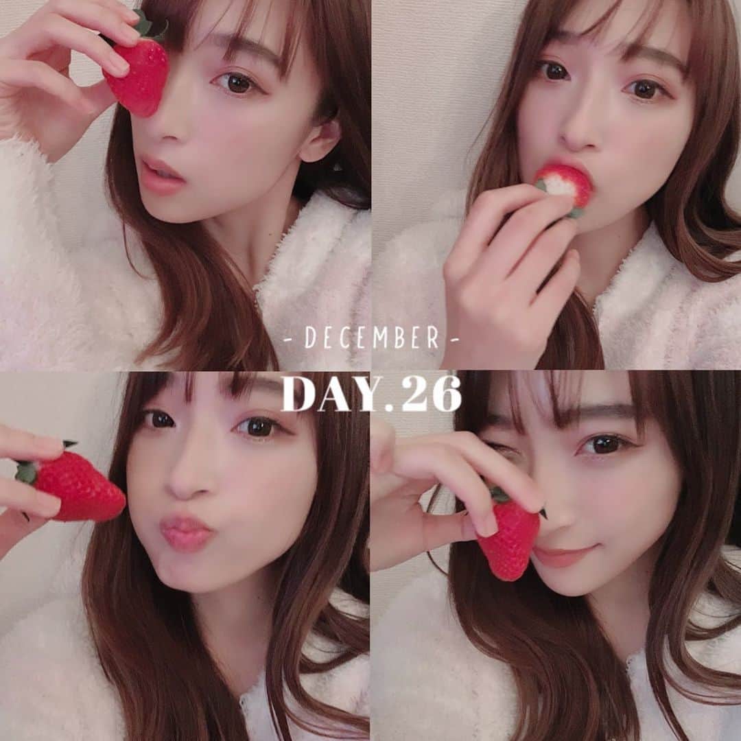 のインスタグラム：「. クリスマスってこんな呆気なく終わっちゃうの🥺🎄？？ って毎年思う。笑笑 . 美味しそうないちご売ってたから 奮発して買ったった〜 . 冬の果物すきー🍓🍊 . . #いちご #苺　#今日の写真　#日常の風景 #日常　#部屋着」