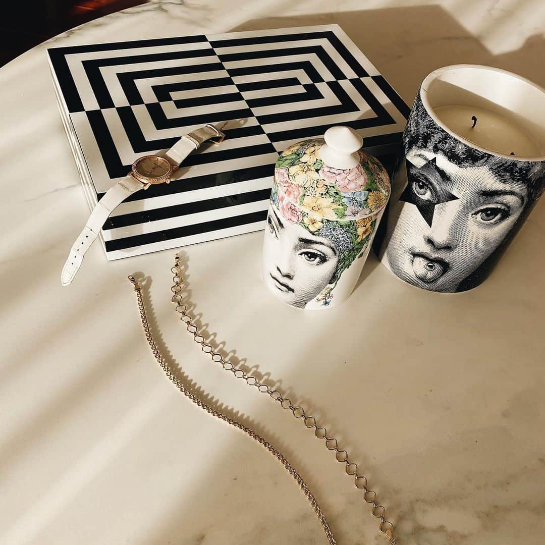 クリスティン・ウェイのインスタグラム：「Finally arrived my favorite @margovajewellery  #margova  #fashiongram #fashionista  #fernasetti #interiordecor #patekphilippe」