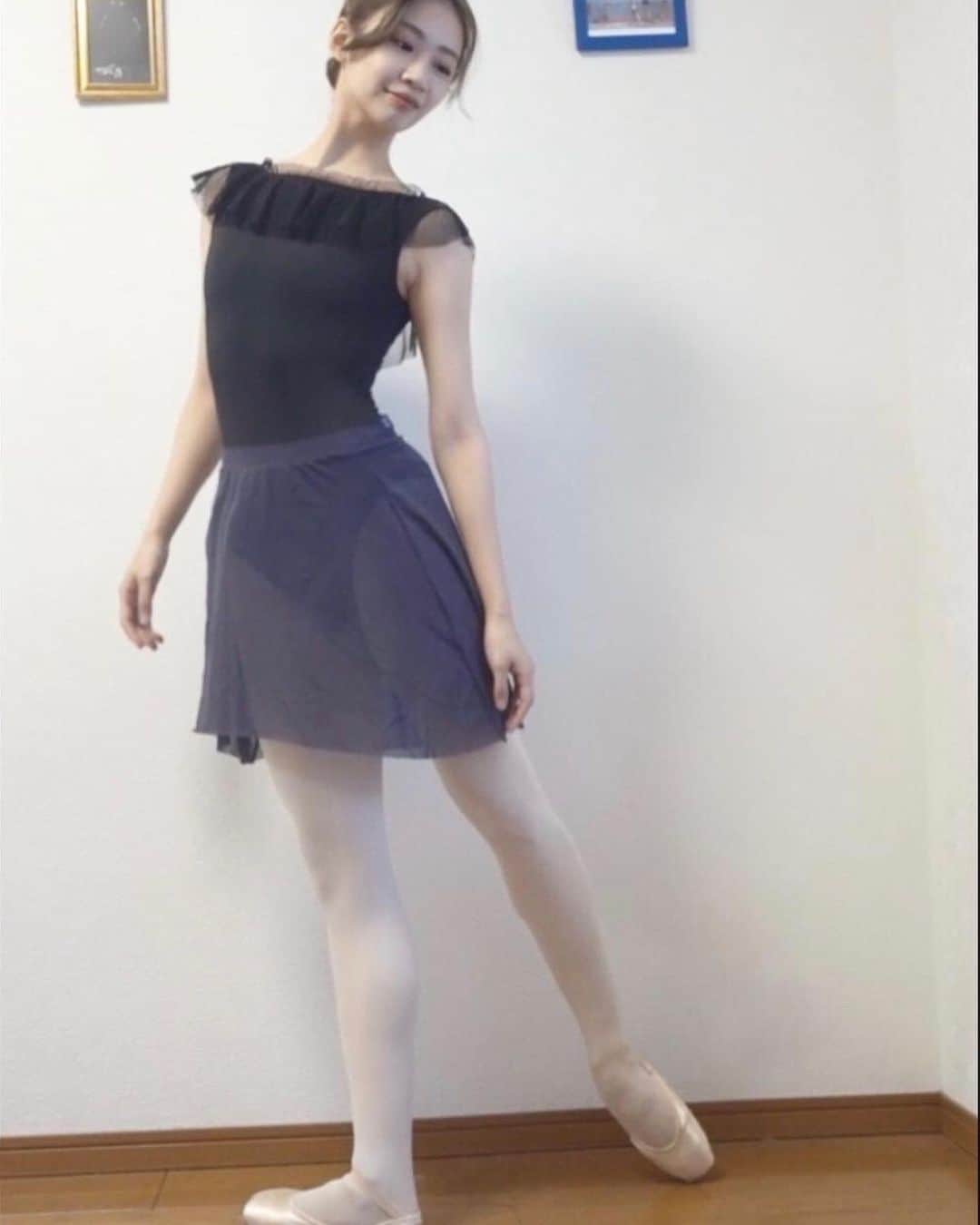 光永百花のインスタグラム：「・  どんな色のスカートと合わせても黒やから 馴染みやすい😻  #バレエ#バレエレオタード#toidancewear#レオタード#leotard#ballet」