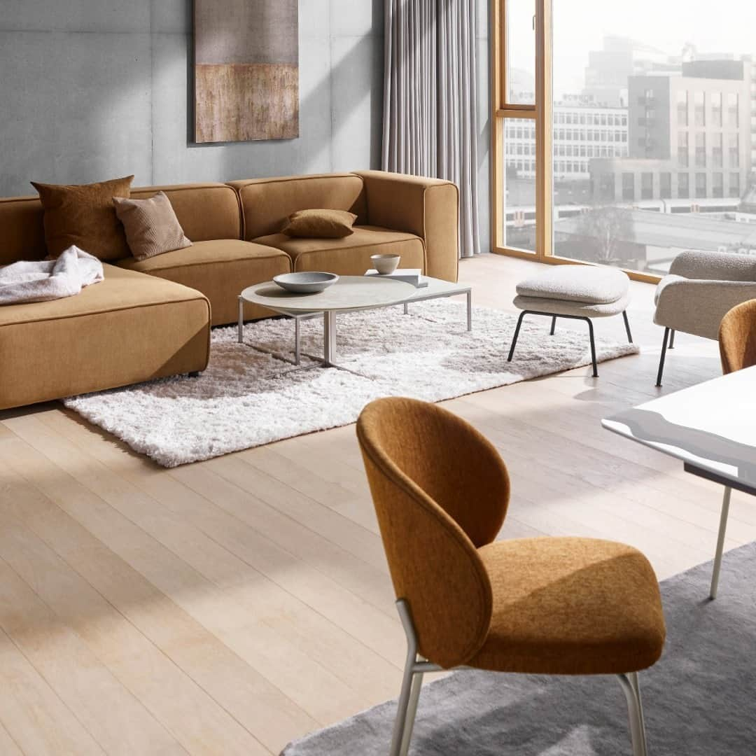 BoConceptさんのインスタグラム写真 - (BoConceptInstagram)「We can’t get enough of this delicious mustard tone. Perfect for your New Year refresh.  Our Interior Stylists can help you create this or any look. It’s friendly advice you can get instore or virtually via video call.   Find out more through link in bio.  Carmo sofa from £6,847  Princeton dining chair from £424  Lugo coffee table from £869  Sevilla coffee table from £1,179  Dublin armchair from £1,978  Milano table from £1,829」12月26日 22時22分 - boconcept_official