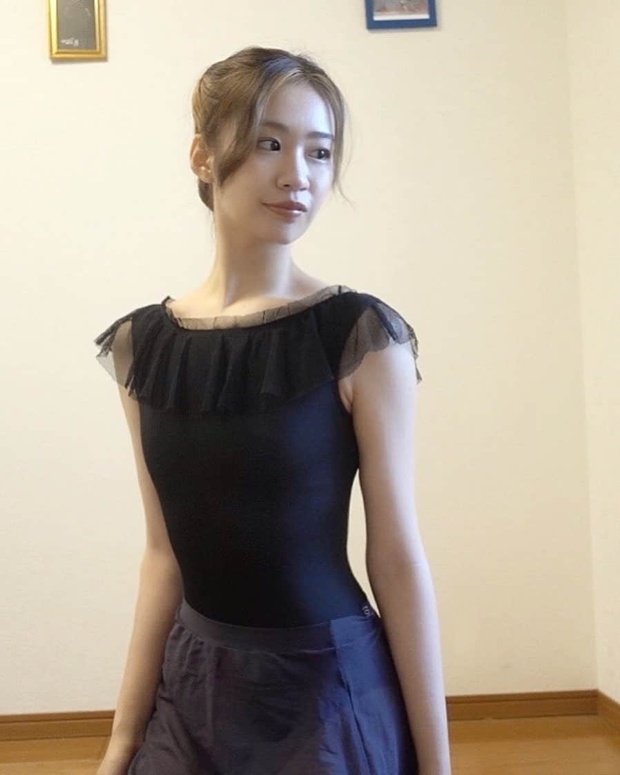 光永百花のインスタグラム：「・  来月はたくさん撮影を控えているので、また皆さんの お目にかかれたら嬉しいなぁ。  #バレエ#バレエレオタード#toidancewear#レオタード#leotard#ballet」