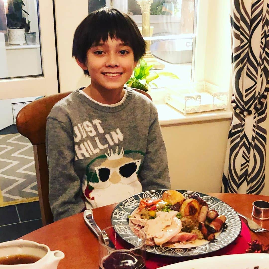 Hyuさんのインスタグラム写真 - (HyuInstagram)「イギリスのクリスマスディナーは七面鳥！　今年は家族だけだから小さ目 . . . . #クリスマスディナー　#イギリス生活  #イギリスのクリスマス　#七面鳥の丸焼き  #日英ハーフ　#ハーフ男子　#キッズモデル　#レプロ　#Hyu」12月27日 9時18分 - ___h_y_u___