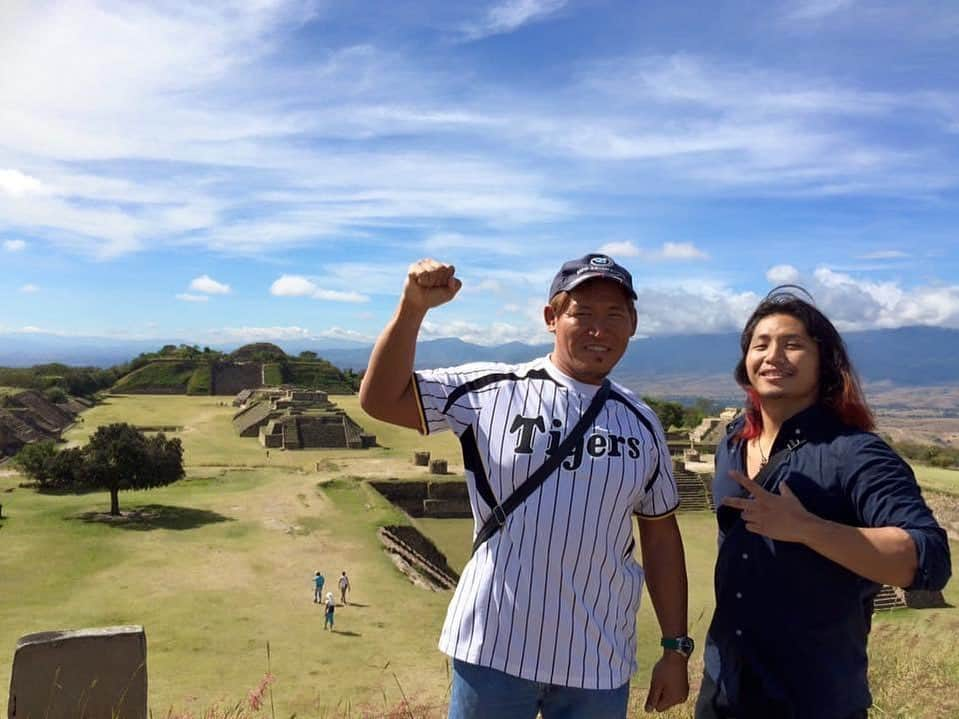 奥村茂雄さんのインスタグラム写真 - (奥村茂雄Instagram)「Bonito recuerdo en Monte Albán, Oaxaca con @timebomb1105 en el 2015.  Gracias por la foto @yoki245 . - - #recuerdo #oaxaca #hiromutakahashi #kamaitachi #okumura #tifondeosaka」12月27日 9時21分 - okumuracmll