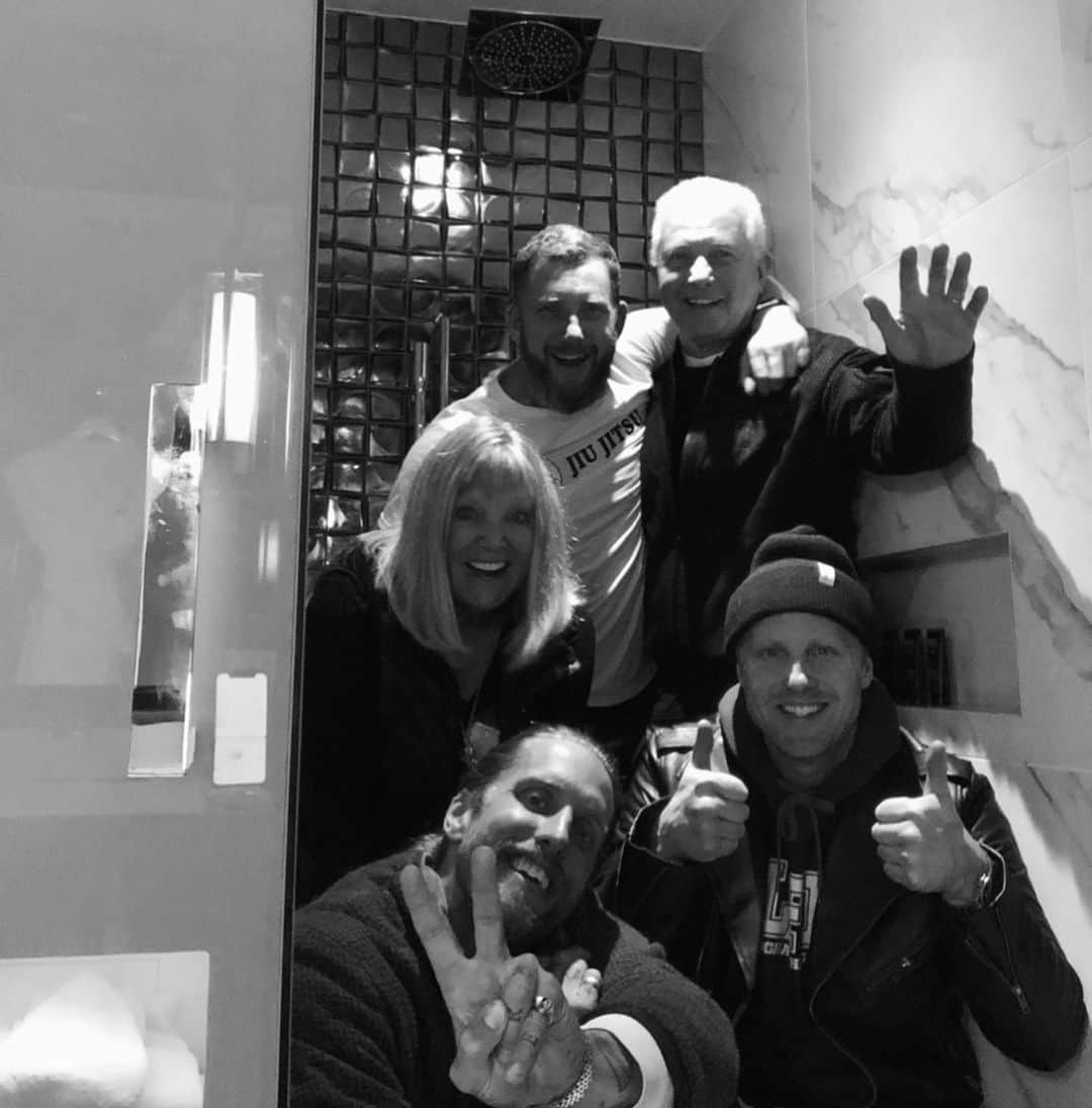 MAN DAYNARDのインスタグラム：「Maynard’s family Christmas 2 years back. We couldn’t find enough room to do a group photo so we squeezed into the shower 🍻 🥂- missing you all Johnny Kat, Cookie Doll, Kevin, and Liam. This year has made me appreciate times like these so much more! #neverbeenbetter」